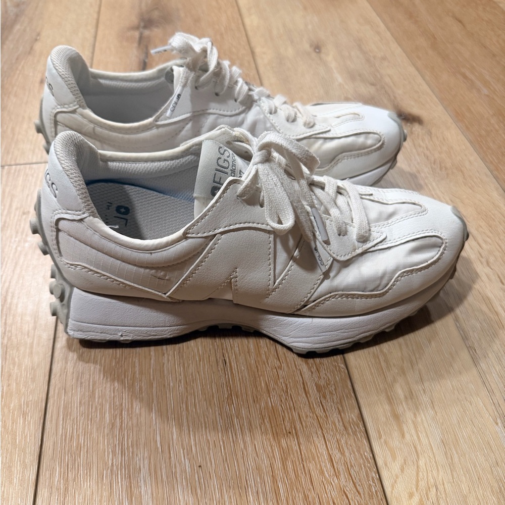 Women's Figs New Balance 327